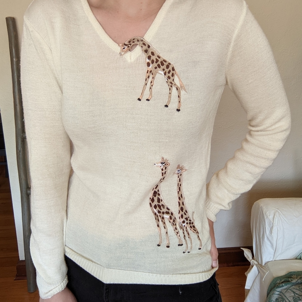Vintage sweater with giraffe details